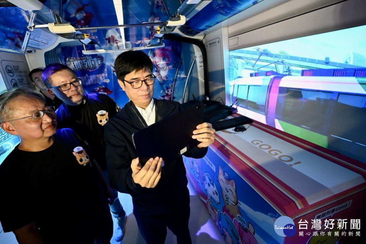 ▲全國首創應用5G，高市打造輕軌為沉浸式展演車廂。