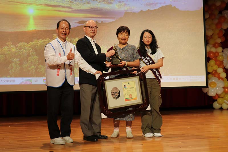 周大觀基金會舉辦的「點亮生命.普照地球—7國全球熱愛生命獎章」頒獎典禮22日下午在台北舉行。圖/周大觀基金會提供