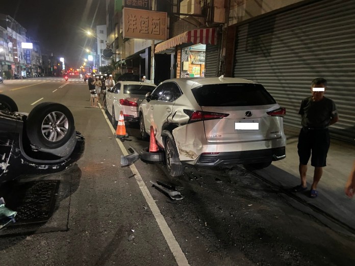 Lexus遭撞。民眾提供 | 社會 社會 記者爆料網