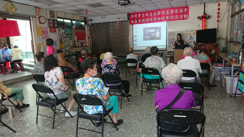 新北市政府警察局土城分局昨(21)日特地至永寧社區發展協會舉辦治安座談會
