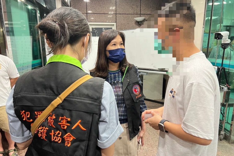 屏東明揚工廠大火 屏檢待命相驗犯保隨時出動 220 屏東明揚工廠大火 屏檢待命相驗犯保隨時出動 219