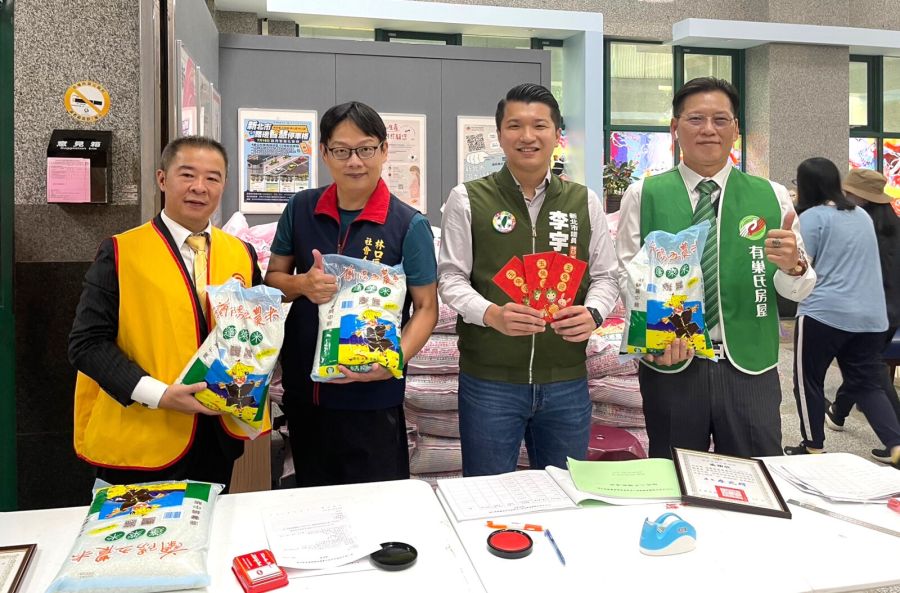 永慶房產加盟四品牌林口區中秋送暖 捐428份白米與紅包助弱勢族群 239 CNEWS195230923a01