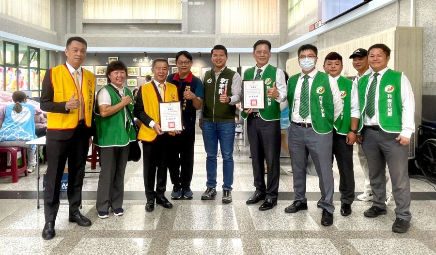 永慶房產加盟四品牌林口區中秋送暖 捐428份白米與紅包助弱勢族群 240 CNEWS195230923a02