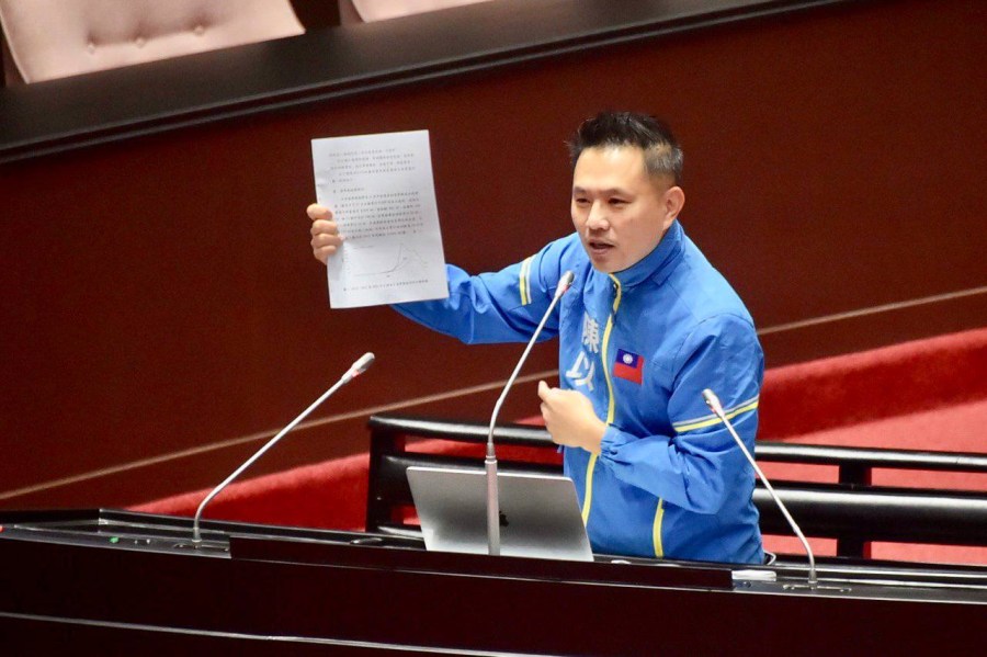 批疾管署錯過最佳管控登革熱時機 陳以信提比照COVID-19放「隔離假」 228 批疾管署錯過最佳管控登革熱時機 陳以信提比照COVID-19放「隔離假」 227