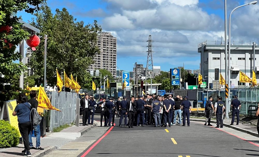 《圖說》海山分局為維護告別式治安與秩序,事前已進行告誡並約制,並強調三大原則,宣示警方對於嚴正執法立場的堅持。〈海山分局提供〉