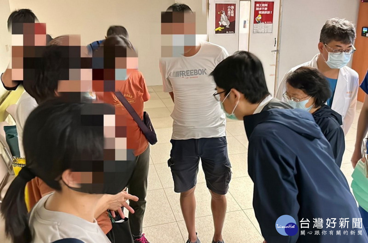▲陳其邁探視屏東火警後送高雄傷患。