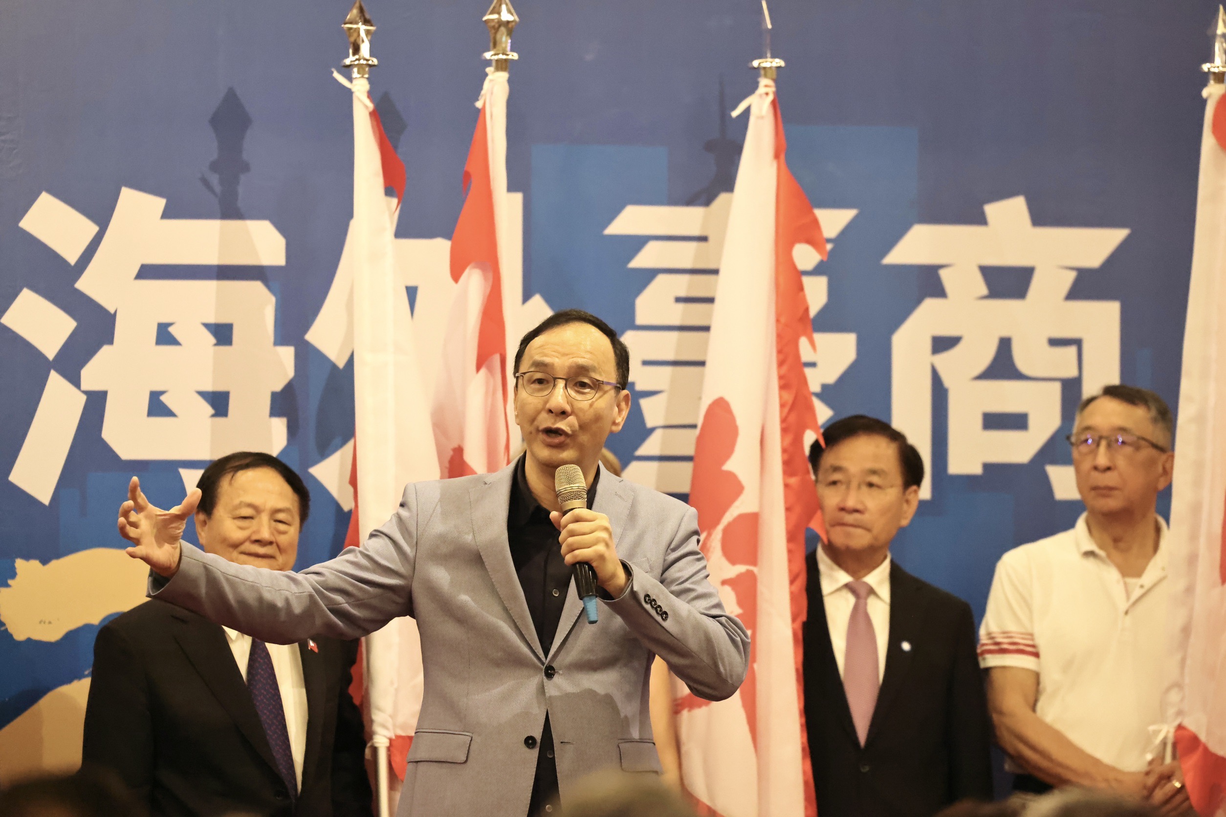 朱立倫批賴清德從不請假一天,7-11都在做候選人。林啟弘攝