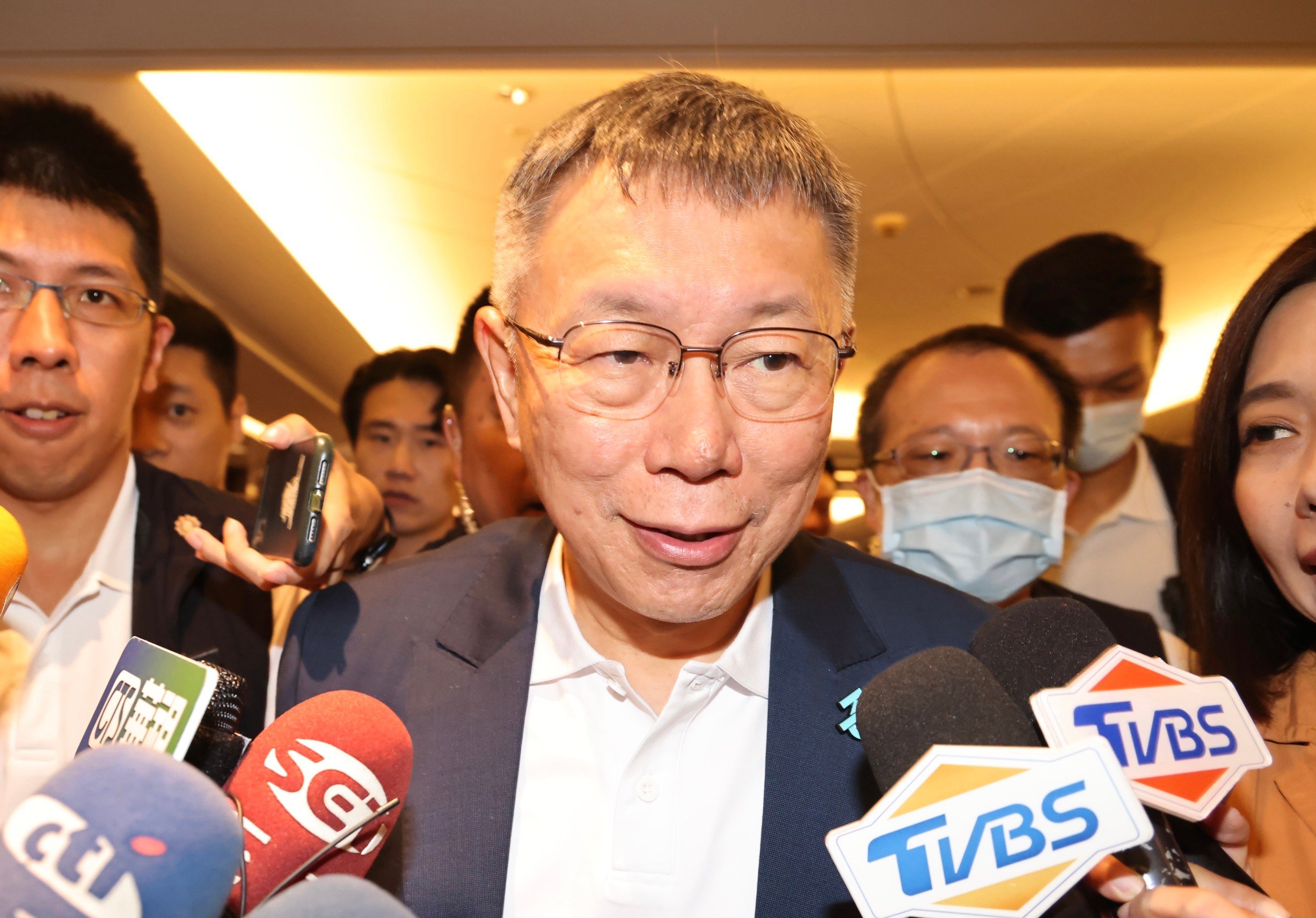 柯文哲出席SMAT 2023 運具電動化產業戰略報告,全程拒訪引發媒體追逐。林啟弘攝
