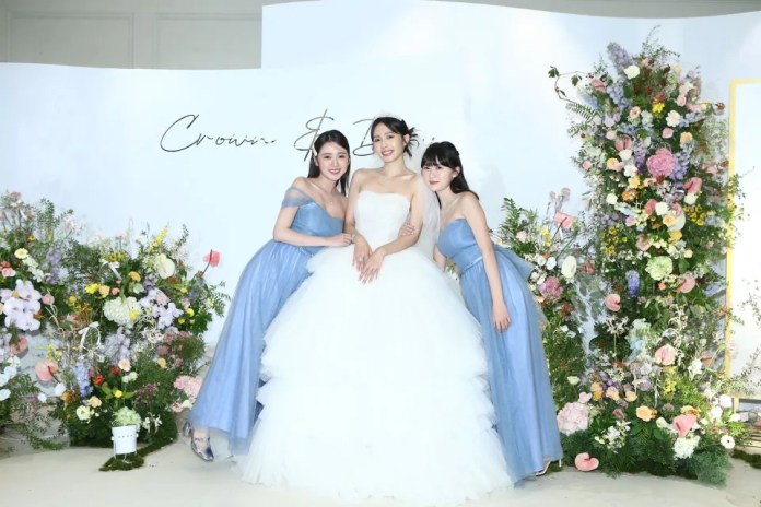 「最美校花」簡廷芮大婚 高顏值親姊妹伴娘超吸睛 74 4983d980 5aa7 11ee b69b 6936028ce9c6 | 藝文娛樂 藝文娛樂 記者爆料網