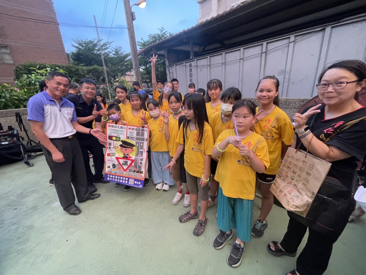 烏日派出所所長高銘顯也在現場進行了反詐騙、交通安全和反賄選廉政宣導，提高了民眾對詐騙的警覺。（圖/記者江雁武翻攝）