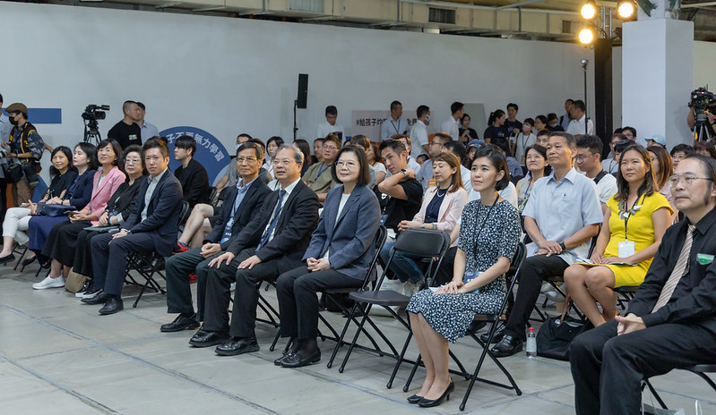 出席教育AI年會 總統盼以公私協力方式推廣AI輔助語言教育 完善教育資源
