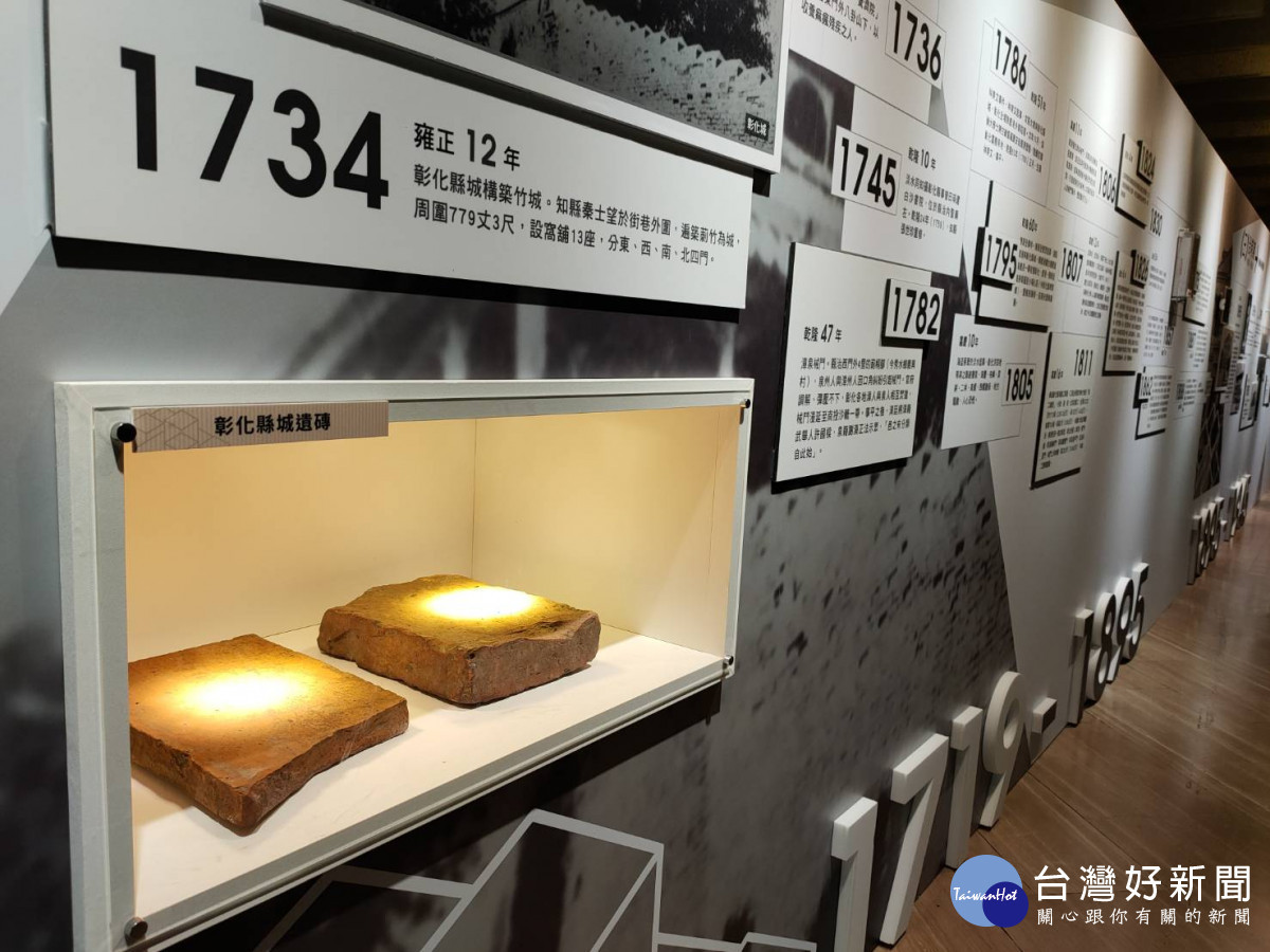 《新修彰化縣志》全套志書完成,建縣300博覽會「有彰歷」展出。圖/記者鄧富珍攝