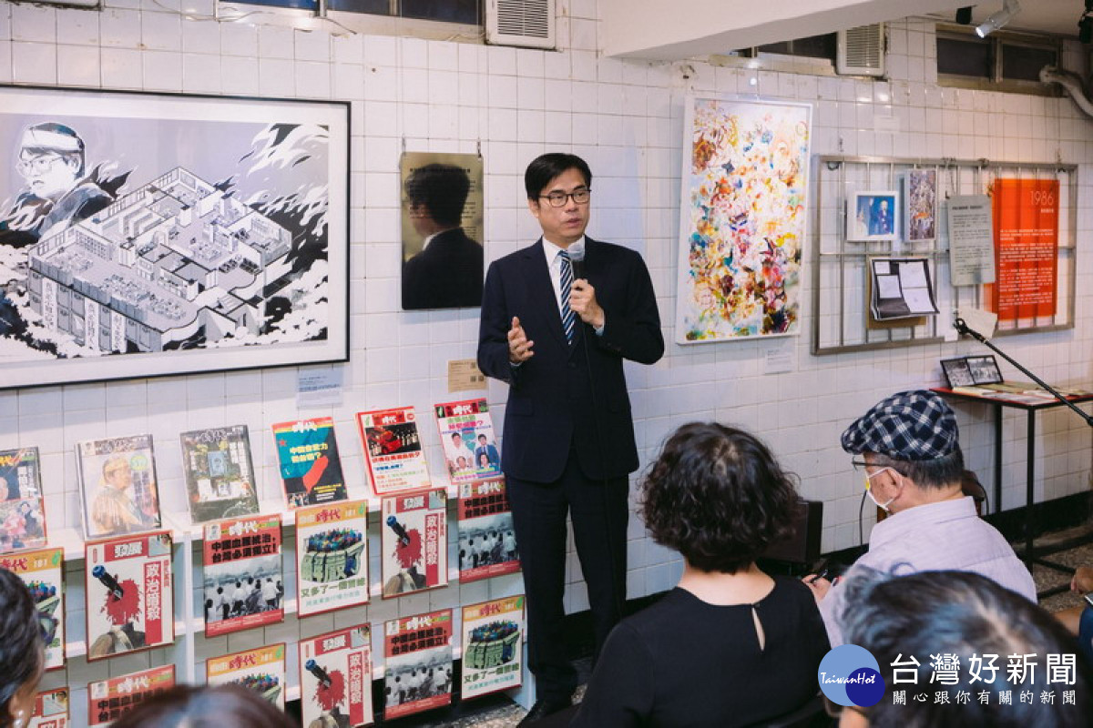 ▲陳其邁出席「自由紋理：探索在地Nylon足跡」巡展高雄站，他表示自由之火一代傳一代、剩下來就是我們的事。