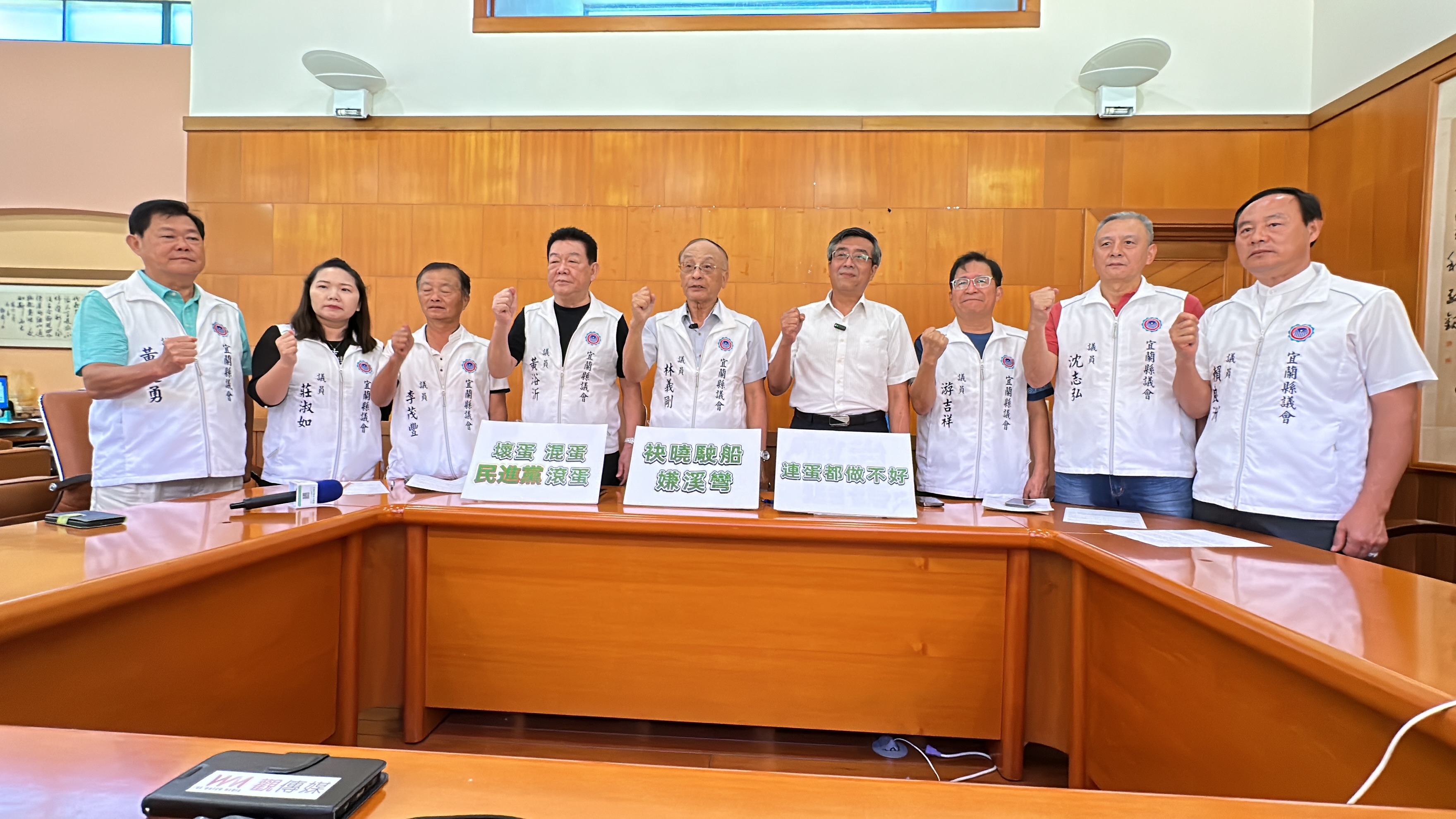 國民黨宜蘭縣議會黨團抨擊民進黨立委陳歐珀對中央進口蛋爭議悶不吭聲、立委參選人陳俊宇要地方政府負起把關責任,根本是甩鍋、本末倒置。林泊志攝