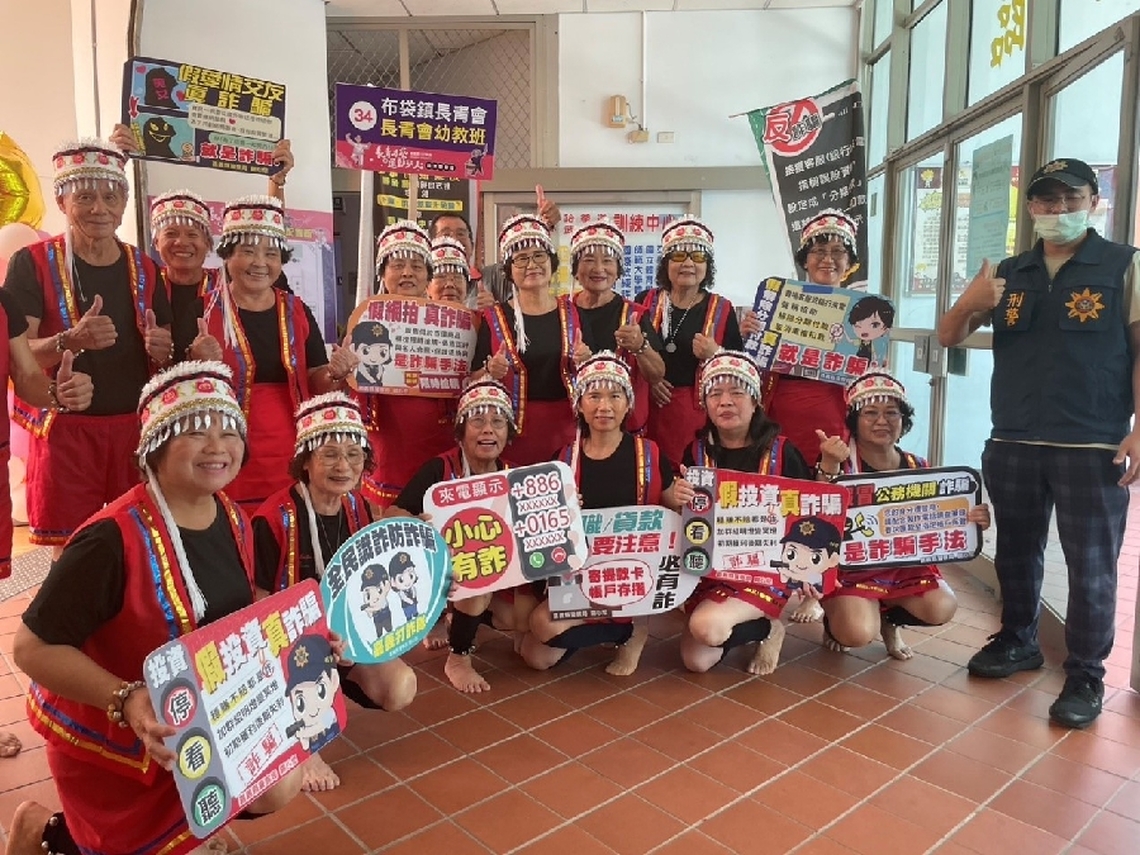 嘉義縣警察局助力長青才藝展演 現場設攤宣導常見詐騙手法及預防方式