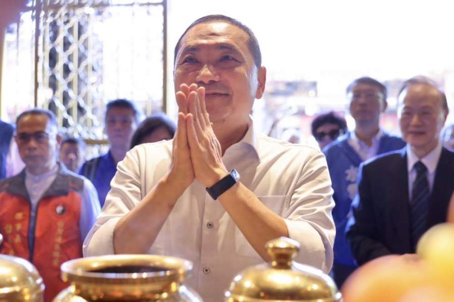 請假拚大選挨罵 侯友宜道歉喊「市民永遠是心中最寶貝的」 330 侯友宜龍山寺參拜