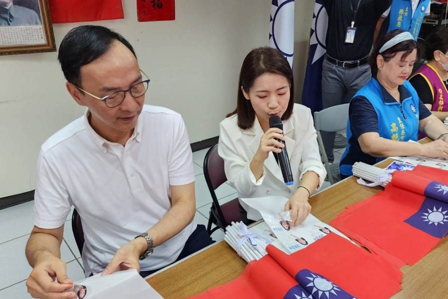 綠營轟侯請假跑行程 朱立倫:那賴就可以用公帑每天跑選舉? 310 綠營轟侯請假跑行程 朱立倫:那賴就可以用公帑每天跑選舉? 309
