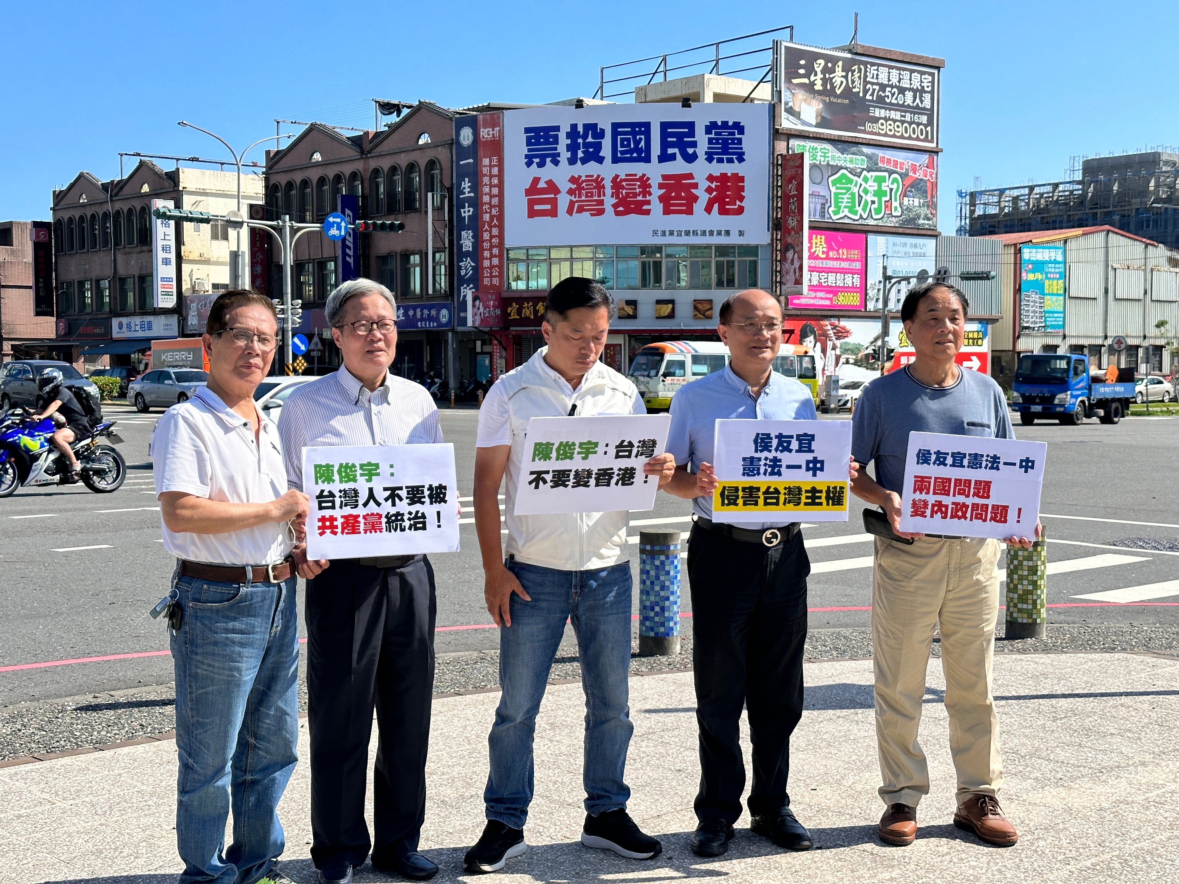 綠營質疑侯友宜訪美所提「九二共識」就是馬英九口中的「兩岸同屬一中」,提出五大質疑,要求侯友宜說清楚。林泊志攝