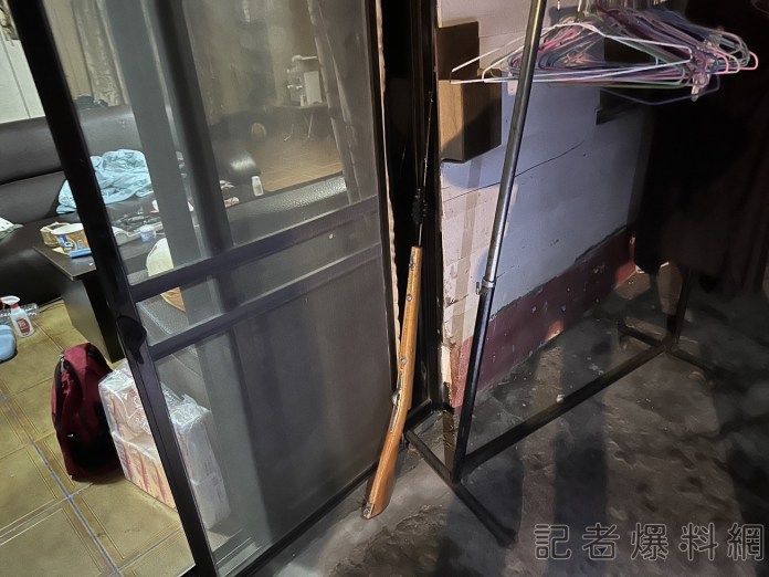 親友聚會男酒後亮槍恐嚇 警驚見土製獵槍及火藥 68 BFC35CCA 1156 469E 89A5 2A54C98F0E36 | 社會 社會 記者爆料網