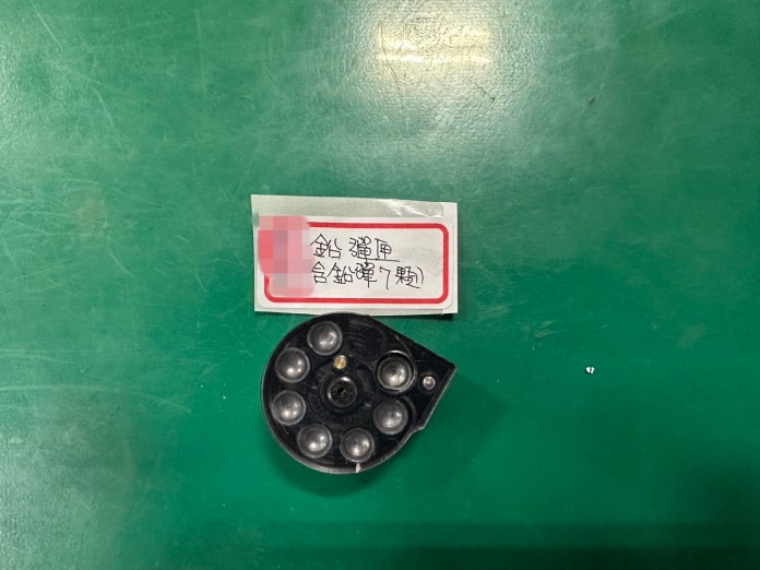 親友聚會男酒後亮槍恐嚇 警驚見土製獵槍及火藥 65 81BE95D8 34EA 41CF 87F7 C735D61B3B35 | 社會 社會 記者爆料網
