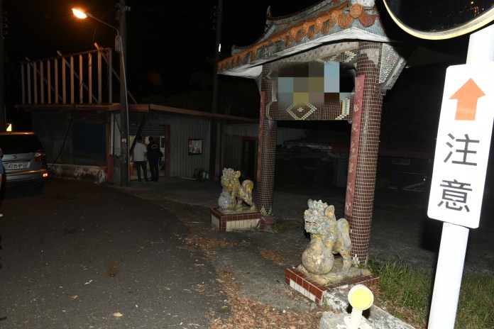 (父女相隔400餘天均遭撞死片)悲慘巧合! 桃園遭撞死女子父親去年亦遭左轉車撞死 54 1處土地公廟附近的鐵皮屋內搜尋,找到肇逃的廖姓男子。民眾提供 | 社會 社會 記者爆料網