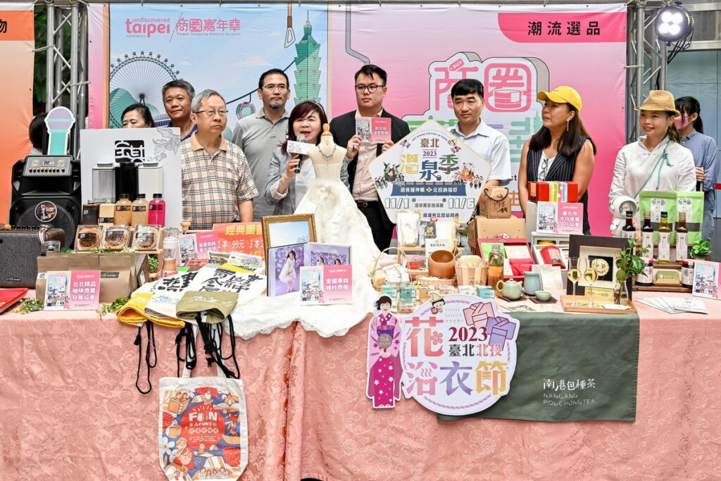 陳俊安局長、高振源處長及本市各商圈產業代表於商圈潮流選品前合影