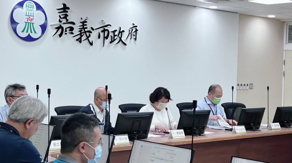 市長黃敏惠率領秘書長及道安工作團隊召開道安會報