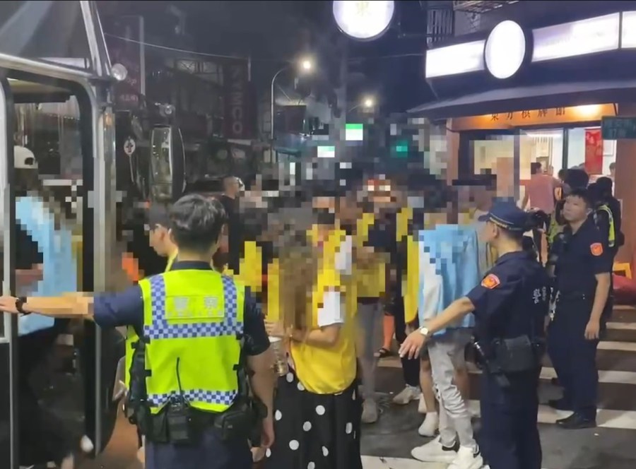 夜襲棋牌社 暗藏麻將職業賭場警逮31人 216 CNEWS204230926a01