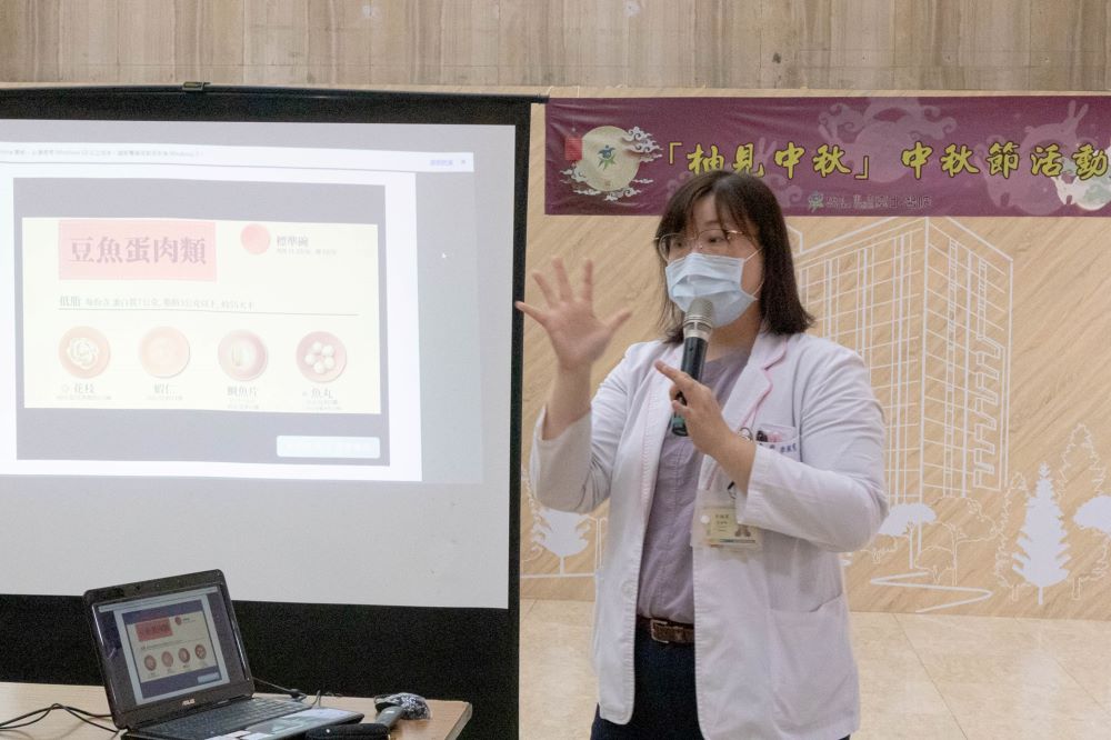 《圖說》李佩霓主任提醒月餅減量淺嚐、數人分食，減少攝入過多熱量。〈臺北醫院提供〉
