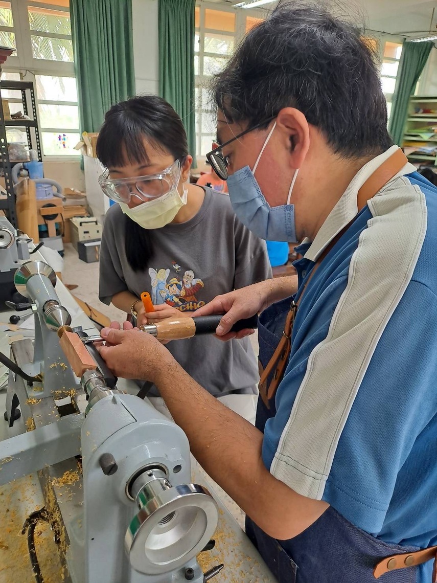 漾新聞|月美國小老師手作木工筆 最特別的教師節禮物