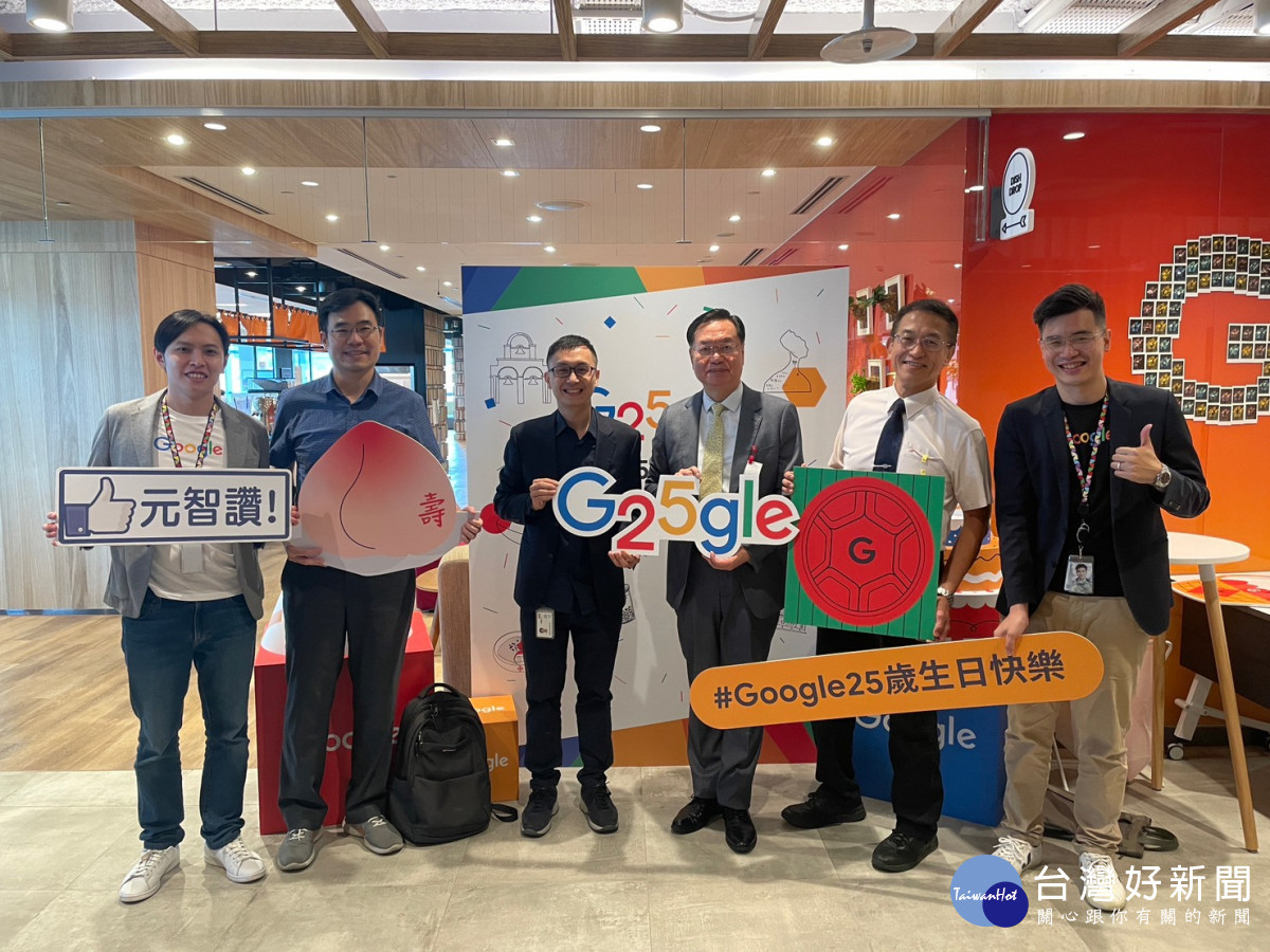元智大學廖慶榮校長(左三)、Google李殷豪副總(右三)及與會貴賓