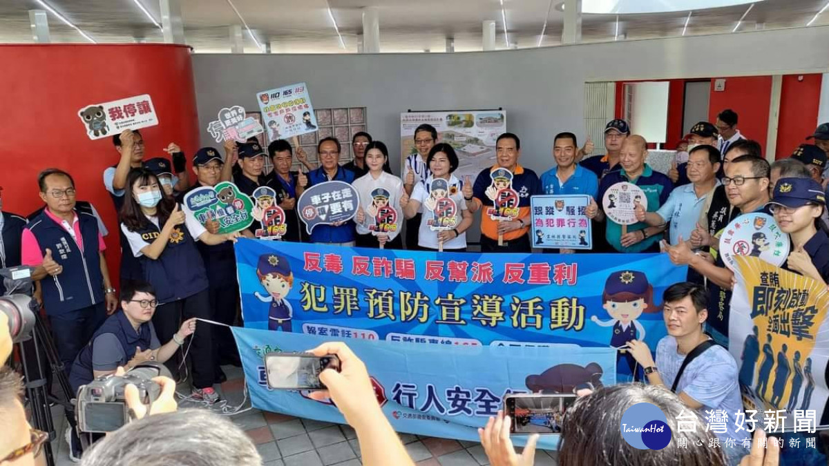 臺西警分局深入新住民中秋嘉年華，進行廉政反詐交通宣導／警方提供