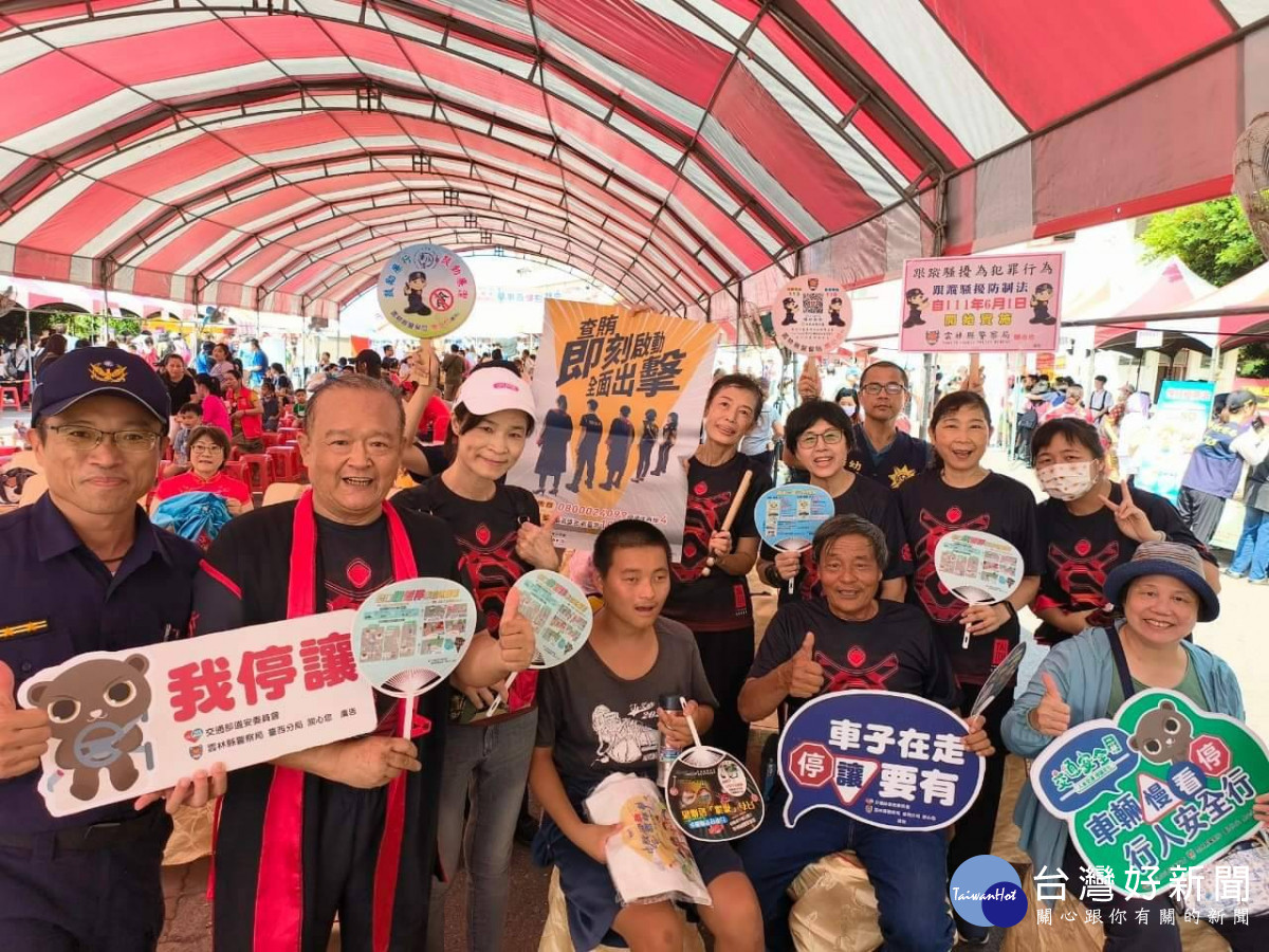 臺西警分局深入新住民中秋嘉年華，進行廉政反詐交通宣導／警方提供