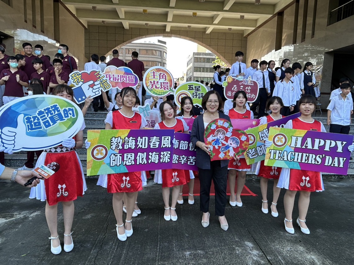 漾新聞|三信家商敬師奉茶繪馬祈福 全校師生英日教師共襄盛舉