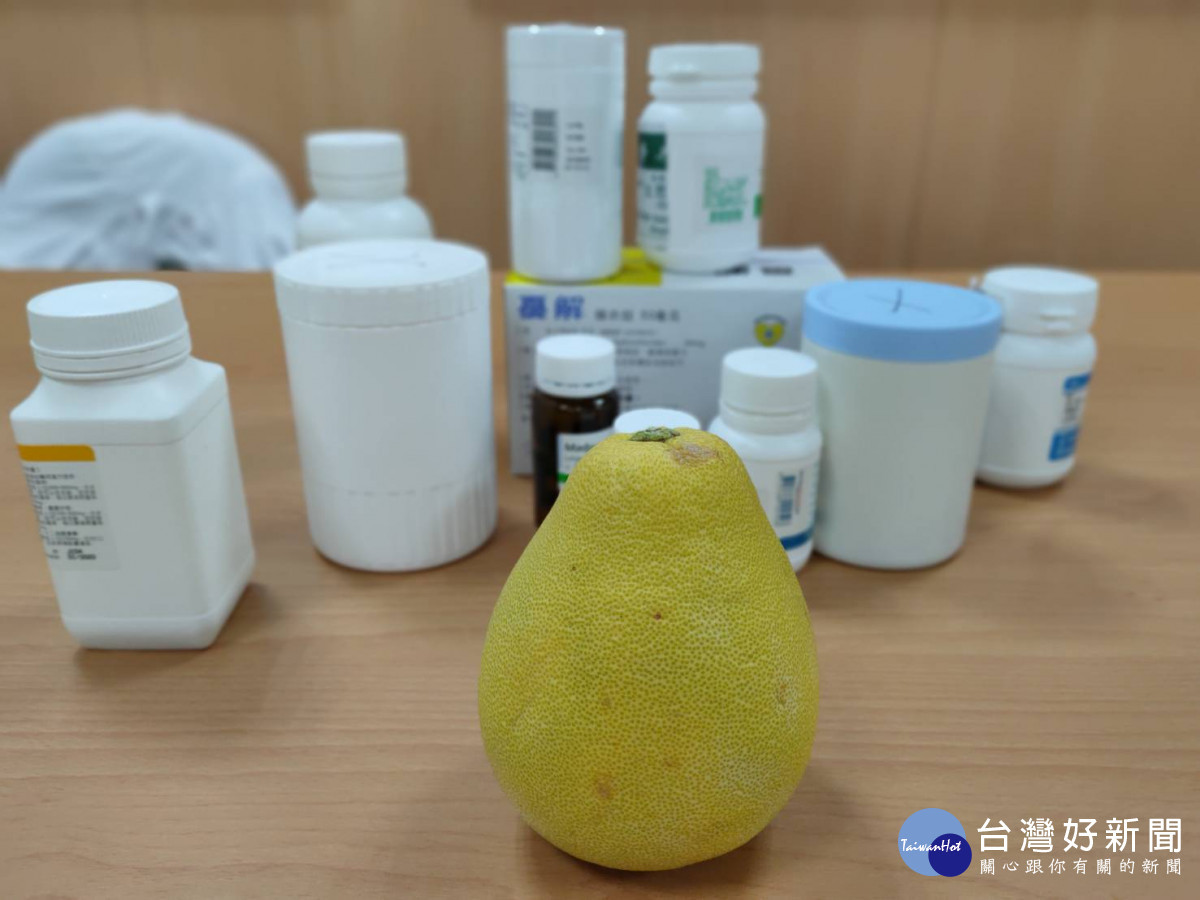 桃療藥師提醒 中秋烤肉、吃柚子「藥」注意。