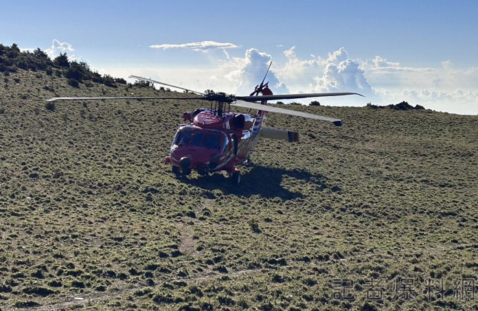 登山客滑落邊坡 空勤直昇機救援送下山 60 1 57 | 社會 社會 記者爆料網