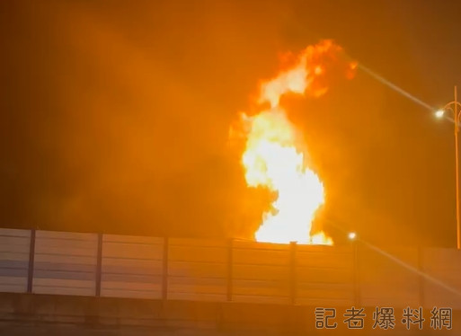 快訊/北市新生高架橋廂型車火警 華山文創園區慘遭波及濃煙密布 62 新生高架橋,火警,廂型車