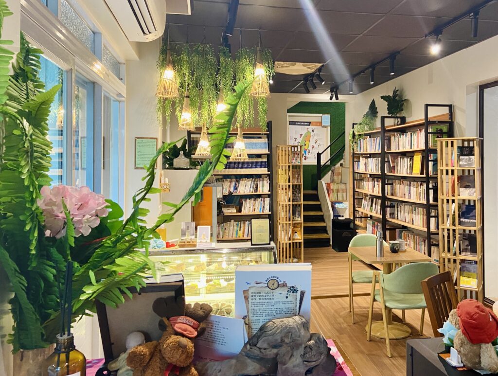 家家酒書房。一樓咖啡廳