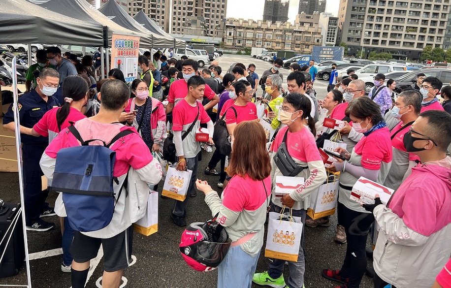 ▲圖說:近百位外送員參與安全駕駛體驗活動 (圖/台中市政府提供)