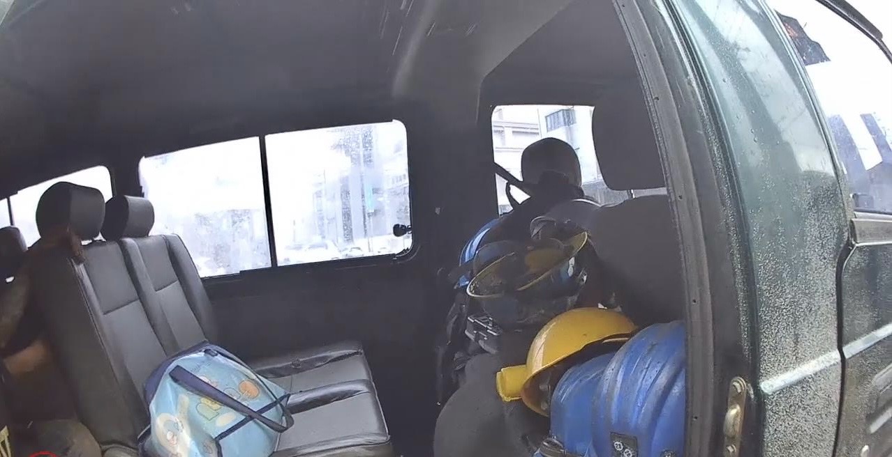 ▲圖說:8名逃逸移工擠在廂型車內,過著打零工的生活 (圖/台中市政府提供)