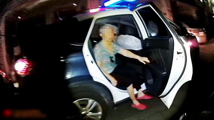 凌晨出門散步迷途 公正警協助平安返家