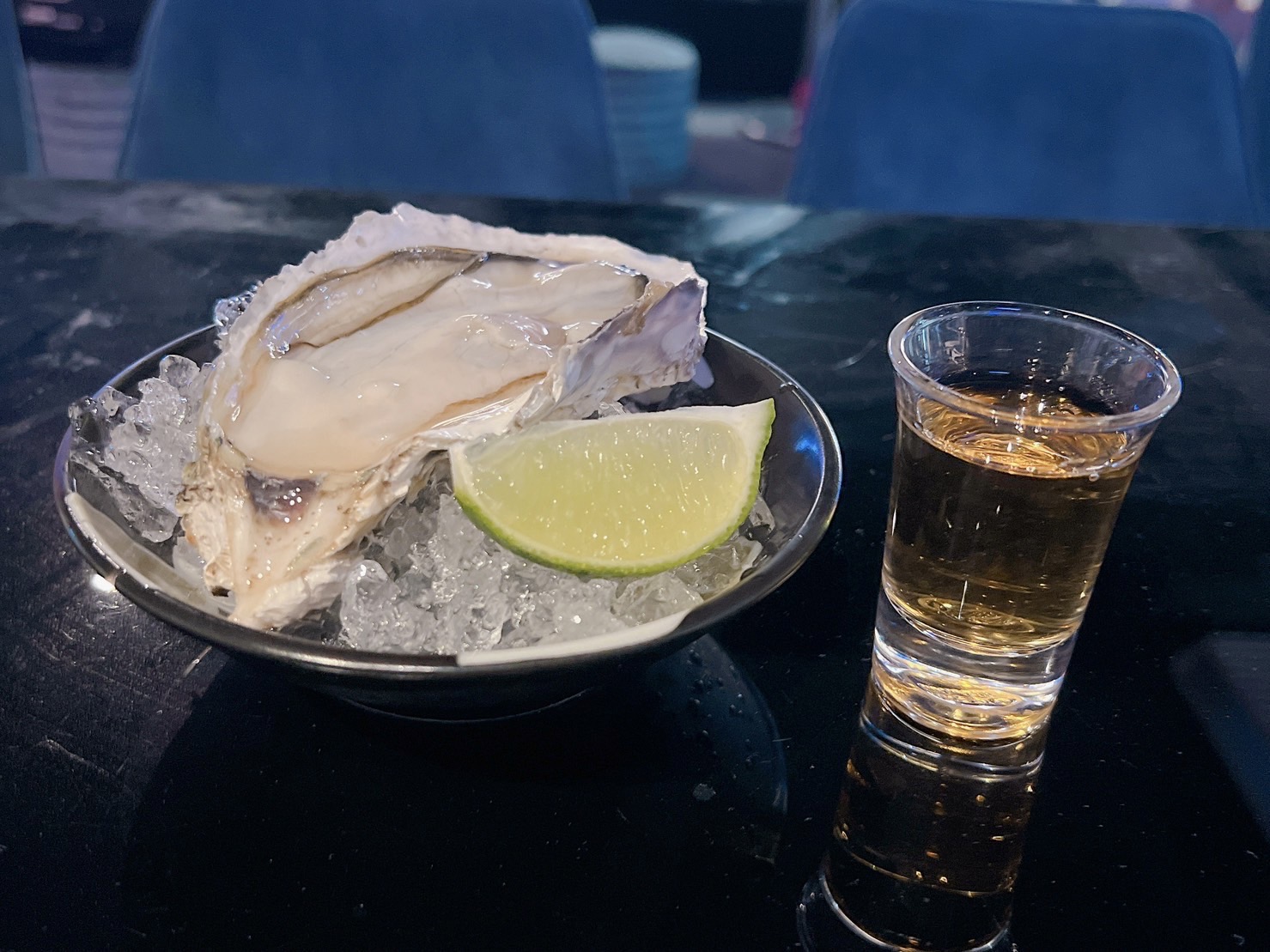 「Mirufi Bar」雖名為主題酒吧，不但提供多元的無酒精料理。當季限量美食和日本宮城進口極鮮生蠔也吃的到。(照片/Mirufi Bar 提供)