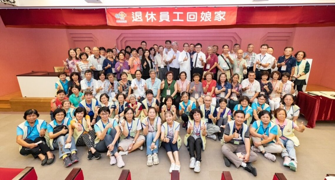 高雄長庚退休員工回娘家陪伴送祝福 中秋關懷溫暖病人心