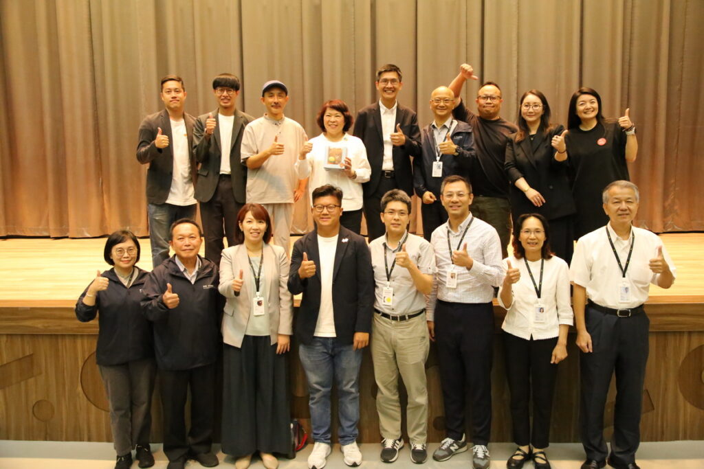 市府團隊與講師合影