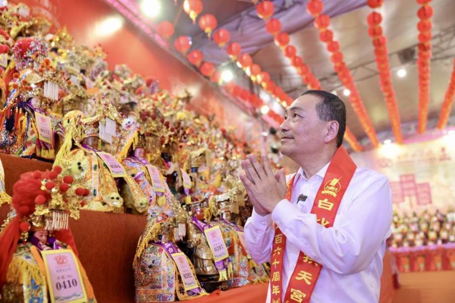 盼兩岸交流宗教文化 侯友宜:媽祖讓台灣團結 國家繁榮 228 侯友宜參加白沙屯拱天宮160周年廟慶「慈暉映沙墩」慶典。