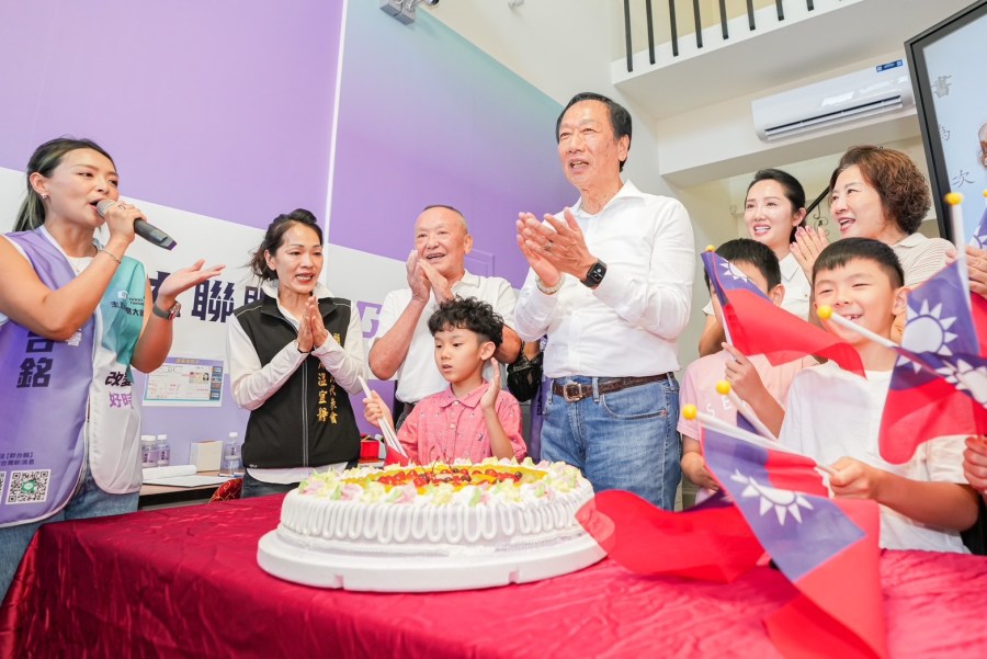 郭董旋風!連署總站人氣高 郭台銘:希望苗栗拚出好成績 229 郭台銘赴苗栗連署總站。(郭台銘辦公室提供)