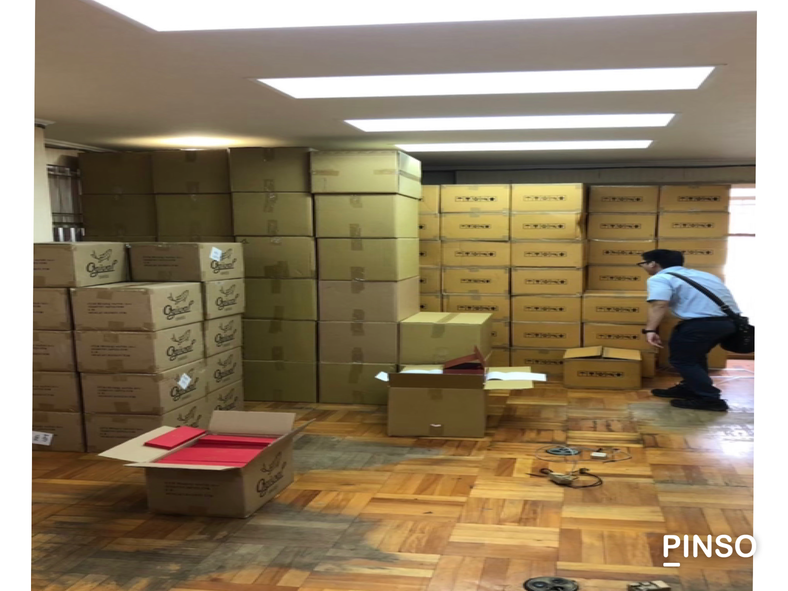 仁O公司查扣大量SWISS MADE Og名錶。（圖/記者林㤈輝翻攝）