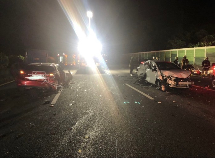 國3北上鶯歌路段重大車禍! 7車相撞1人拋出車外死亡3人受傷 61 3樹林路段連車禍,造成1死3傷。民眾提供 | 社會 社會 記者爆料網