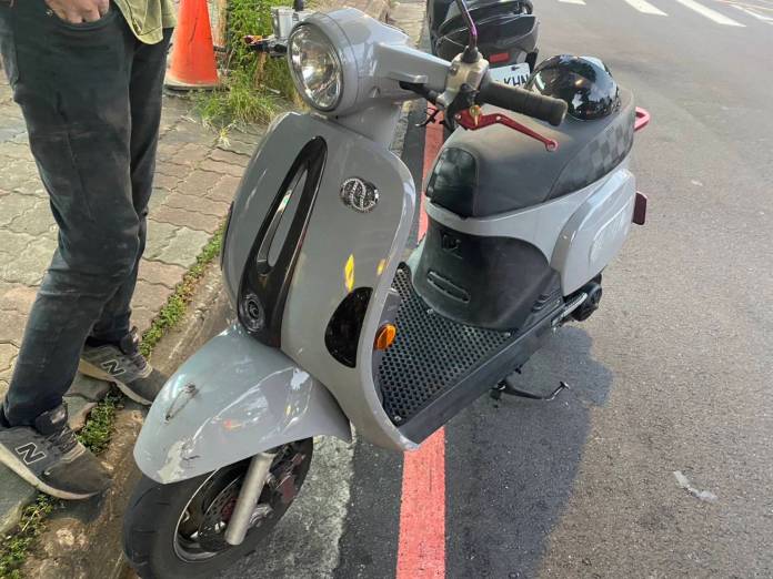 (小黃與機車衝突片)小黃碰撞機車引發糾紛 運將遭安全帽敲擊受傷 59 | 社會 社會 記者爆料網