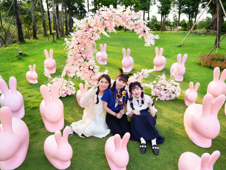 佐登妮絲城堡舉辦瘋狂藍月聖誕趴 號召民眾「妝」神弄鬼 230 CNEWS195230930a02